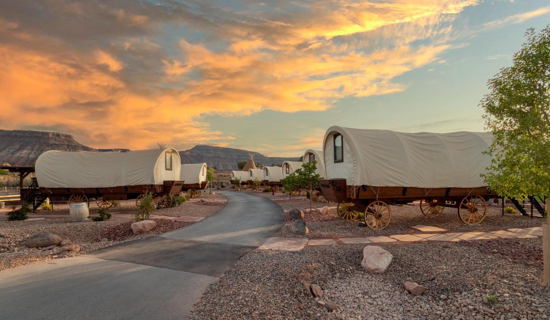 Zion White Bison Glamping & Rv Resort Virgin Bagian luar foto