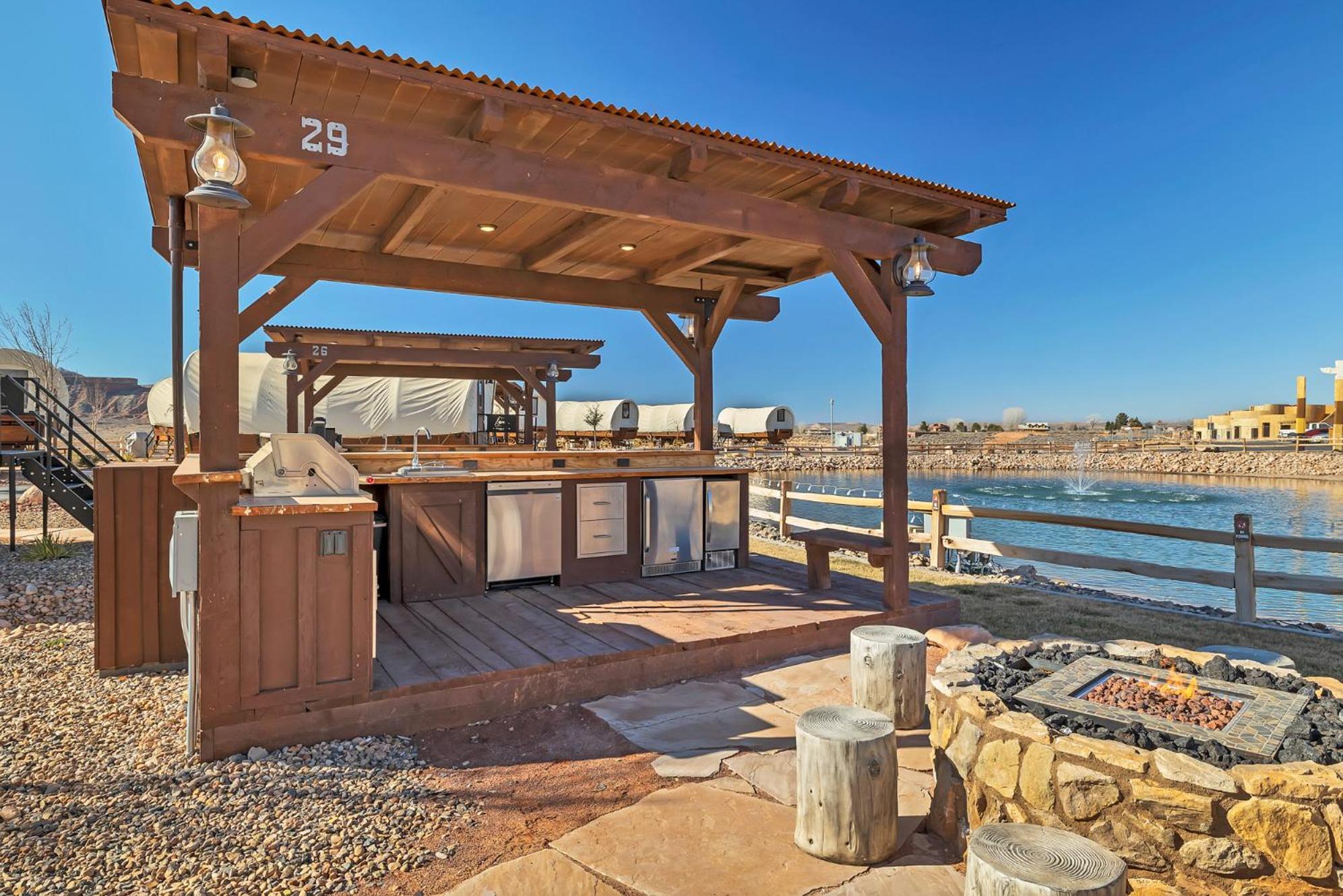 Zion White Bison Glamping & Rv Resort Virgin Bagian luar foto