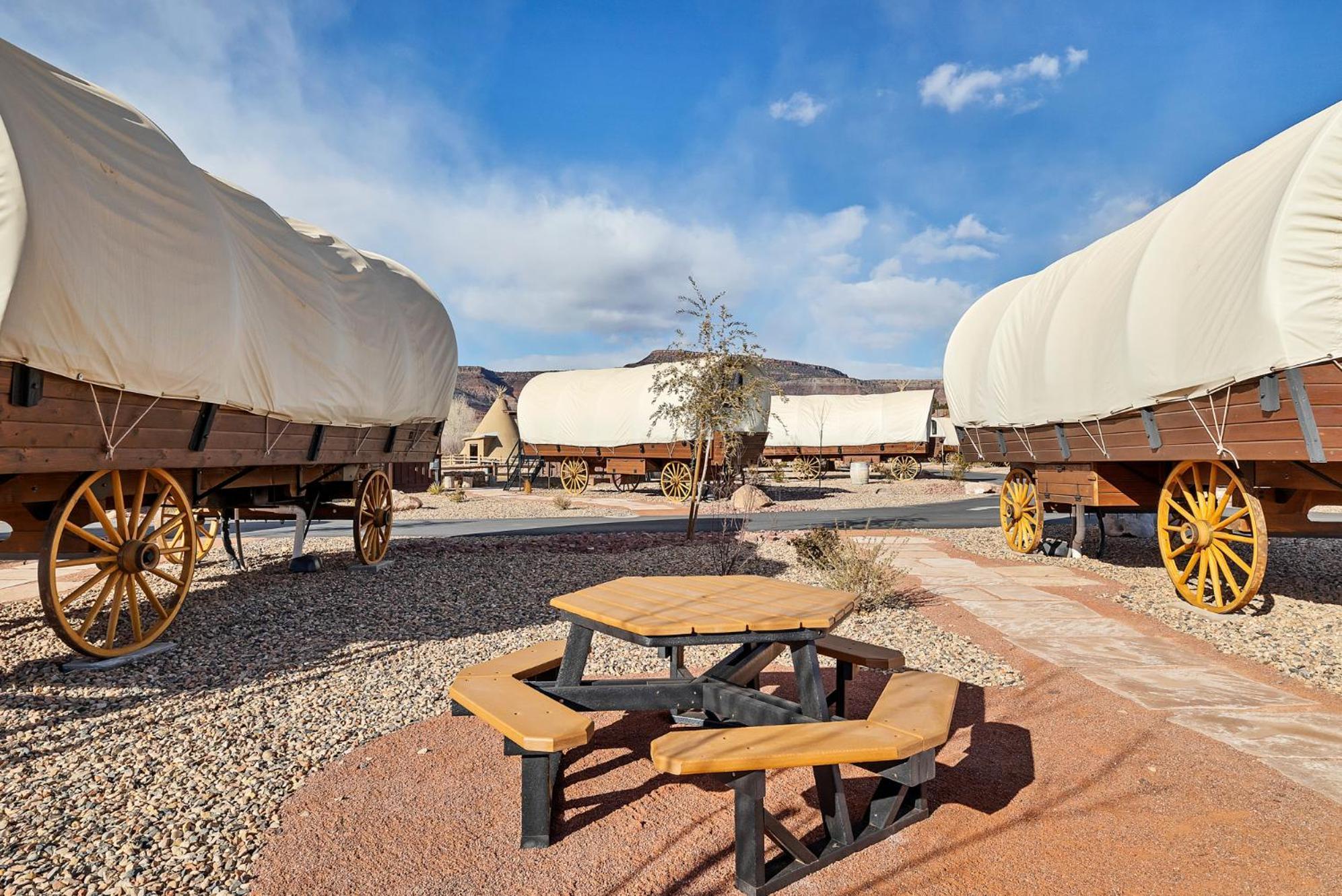 Zion White Bison Glamping & Rv Resort Virgin Bagian luar foto
