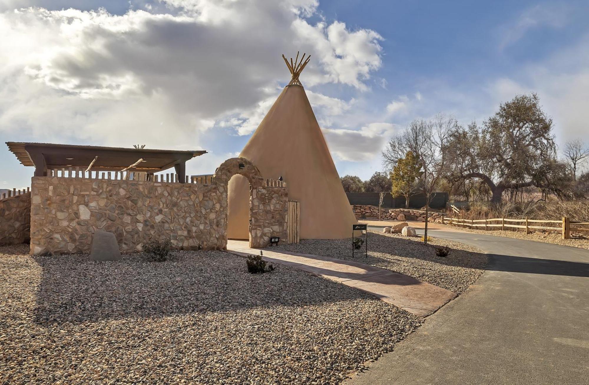 Zion White Bison Glamping & Rv Resort Virgin Bagian luar foto
