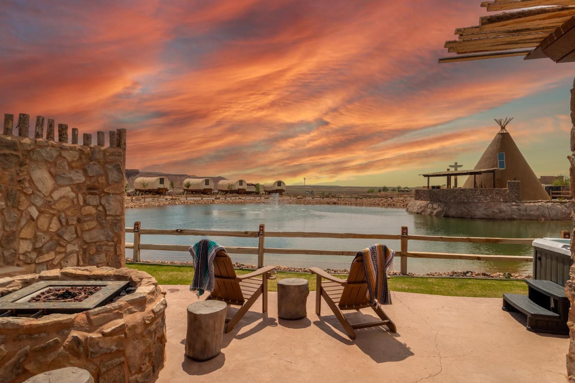 Zion White Bison Glamping & Rv Resort Virgin Bagian luar foto