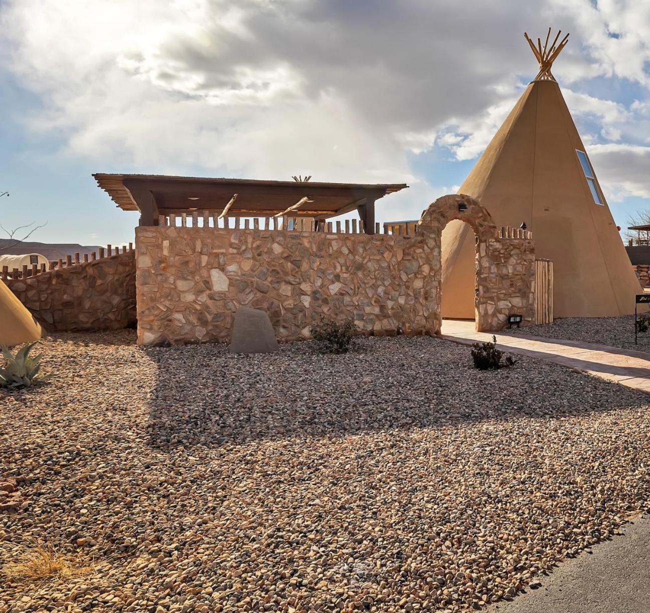 Zion White Bison Glamping & Rv Resort Virgin Bagian luar foto