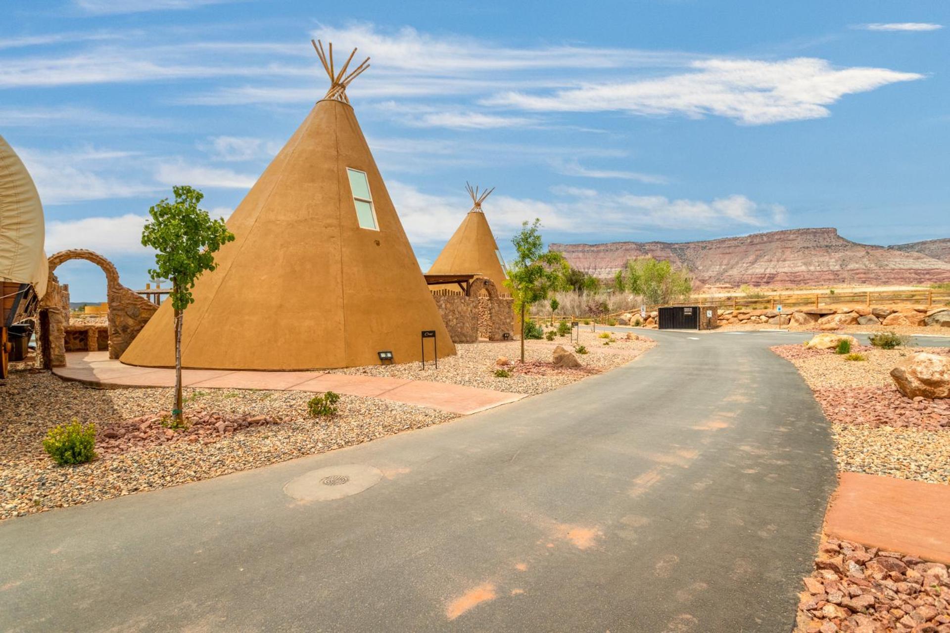 Zion White Bison Glamping & Rv Resort Virgin Bagian luar foto
