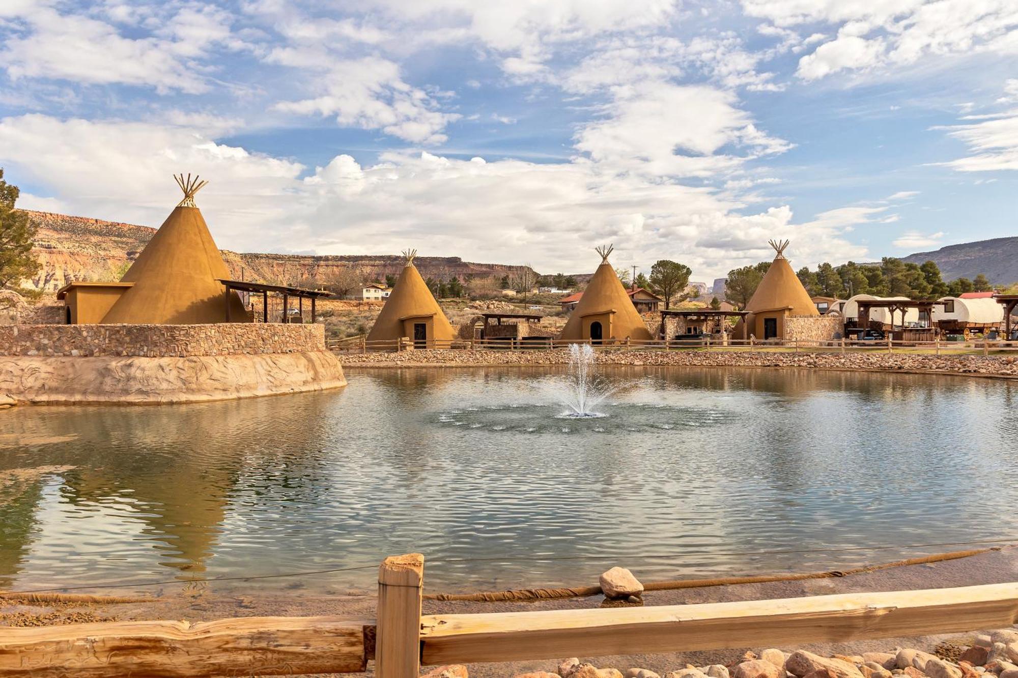 Zion White Bison Glamping & Rv Resort Virgin Bagian luar foto